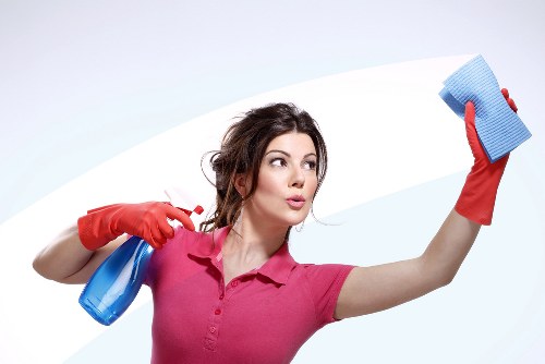 Islington cleaning service deep cleaning a kitchen